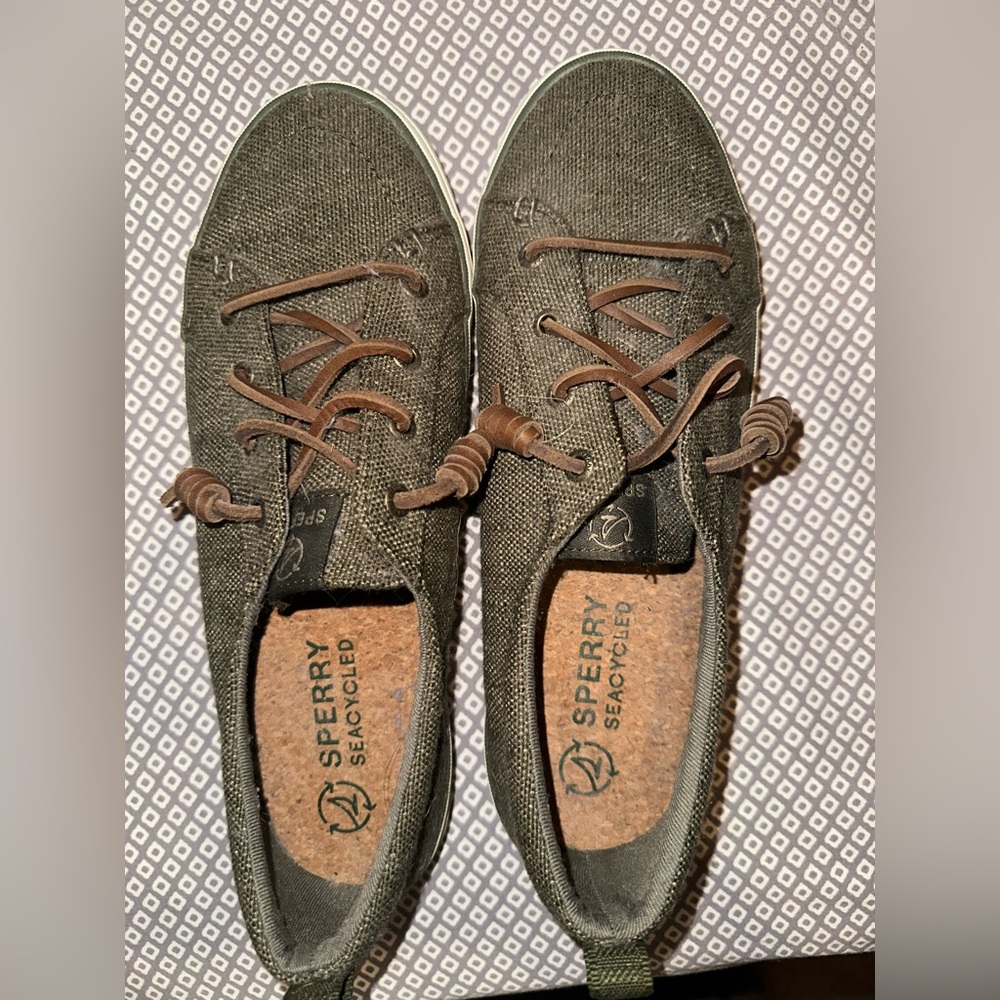Women’s Size 8.5 Sperry Shoes. Green